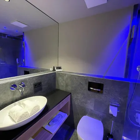 فندق Alpin Lifestyle Loewen & Strauss 4*