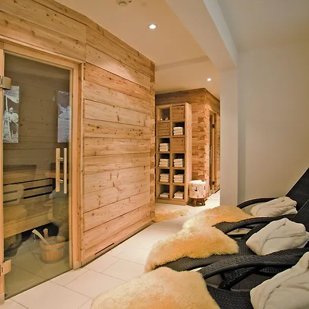فندق Alpin Lifestyle Loewen & Strauss 4*