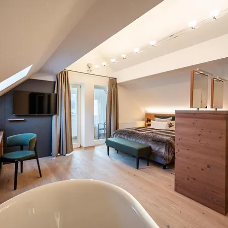 فندق Alpin Lifestyle Loewen & Strauss