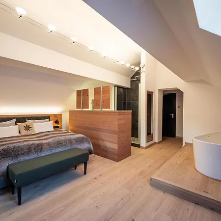 Alpin Lifestyle Loewen & Strauss فندق 4*