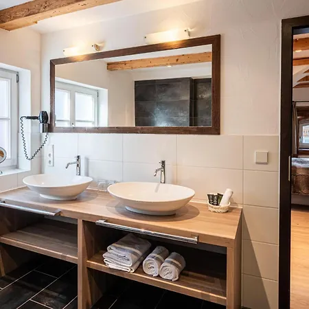 Hotel Alpin Lifestyle Loewen & Strauss 4*